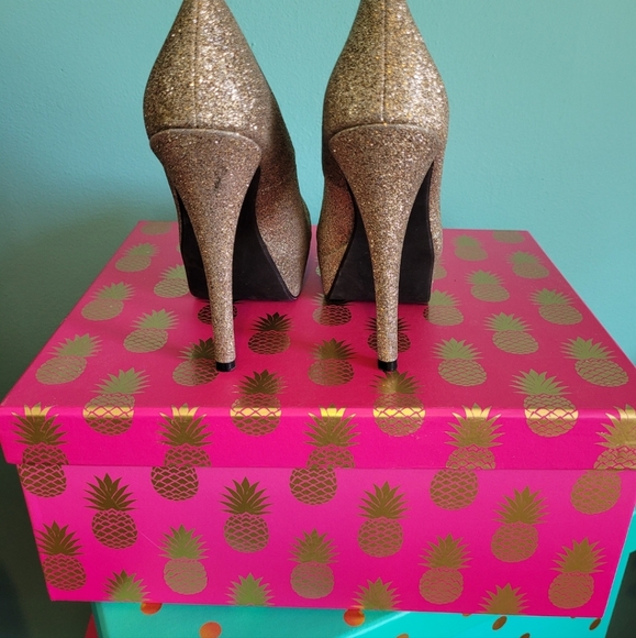 George gold heels 👠 - Picture 4 of 7